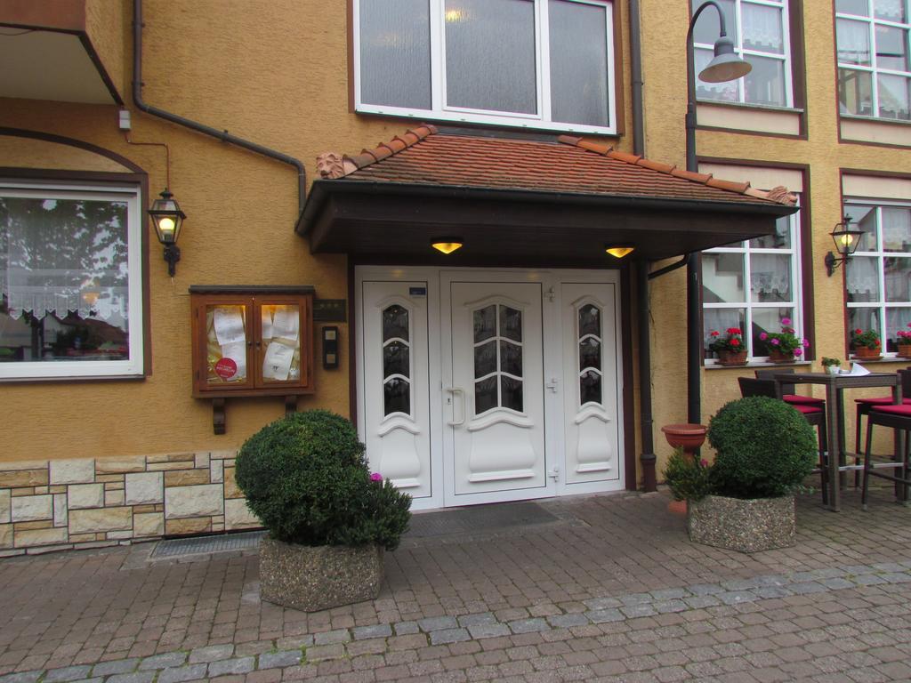 Hotel Zum Erker Trebur Exterior photo